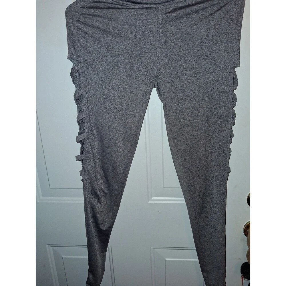Rue 21 Women's Gray Capri Leggings, Size S/M, Peek A Boo Sides